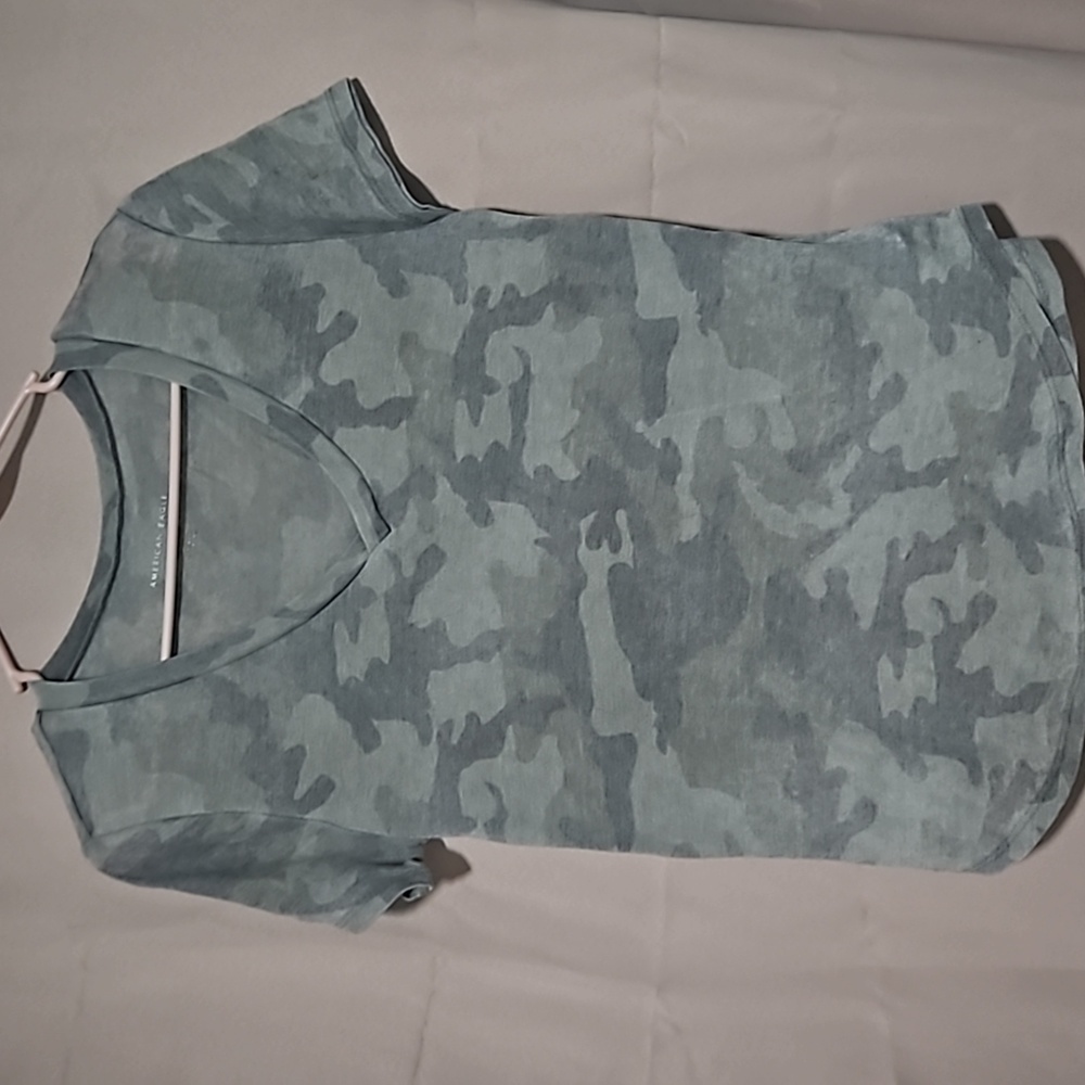 American Eagle T shirt